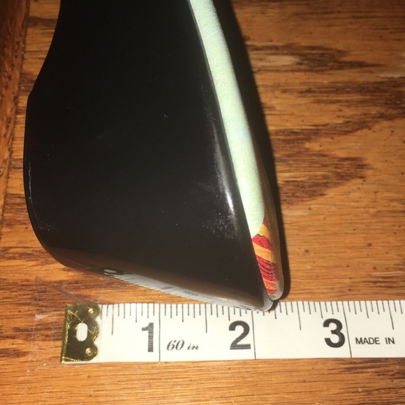 JCon African Tribal print open toe sandals that tell a story. - Picture 6 of 11